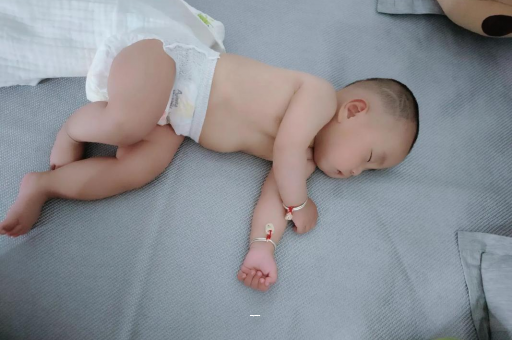 永康宝宝先长上牙还是下牙